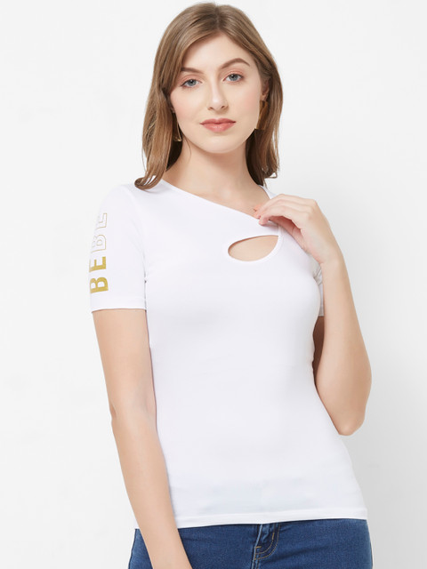 

bebe Women Off-White Printed V-Neck T-shirt