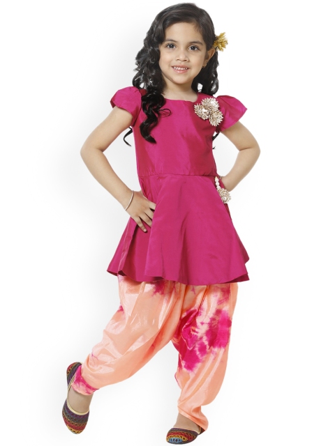 

LilPicks Girls Pink Solid Pure Silk Kurta with Dhoti Pants