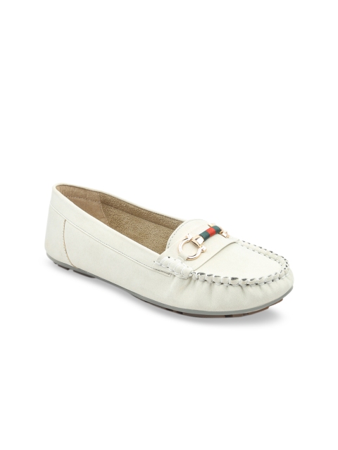 

VALIOSAA Women Cream-Coloured Loafers