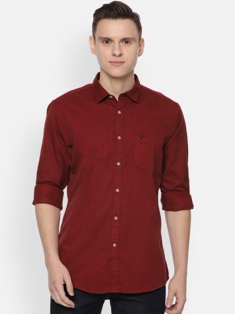 

Solly Jeans Co. Men Maroon Regular Fit Solid Casual Shirt