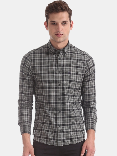 

Arrow Sport Men Grey & Black Slim Fit Checked Casual Shirt
