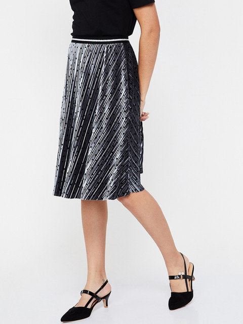 

Ginger by Lifestyle Women Grey and Black Printed Skirt