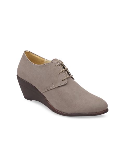 

VALIOSAA Women Grey Solid Heeled Boots