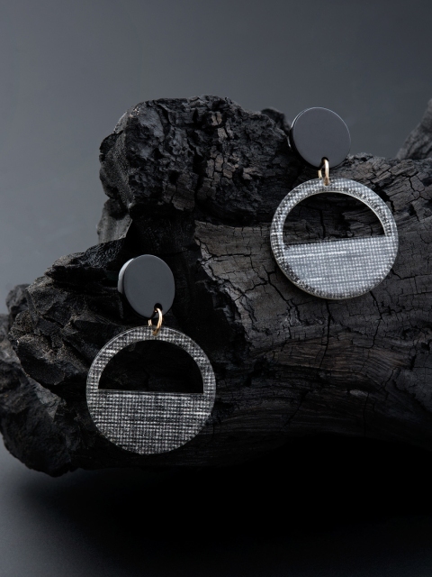 

E2O Gold-Plated Black & Silver-Toned Circular Drop Earrings