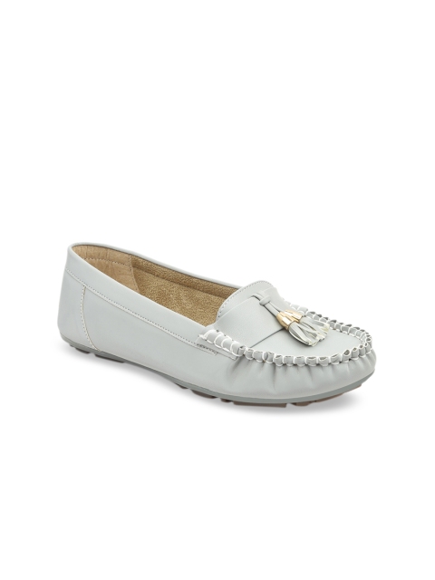 

VALIOSAA Women Grey Tasseled Loafers