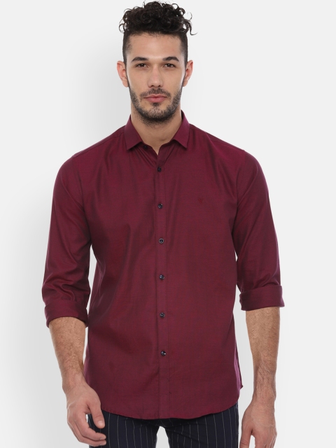

V Dot Men Maroon Slim Fit Solid Casual Shirt