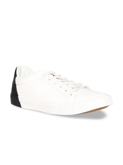 

Flying Machine Men White & Black Colourblocked Sneakers