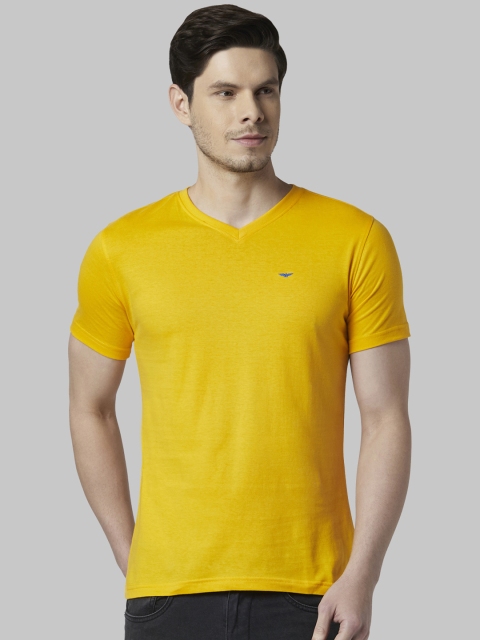 

Park Avenue Men Yellow Solid V-Neck T-shirt