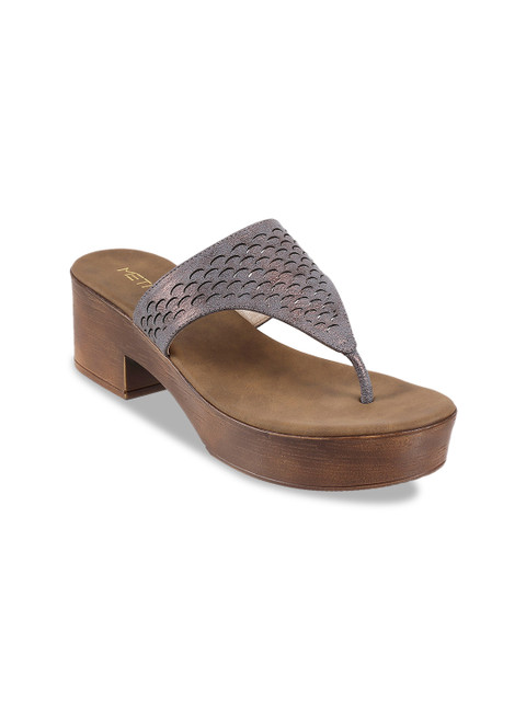 

Metro Women Grey Textured Sandals