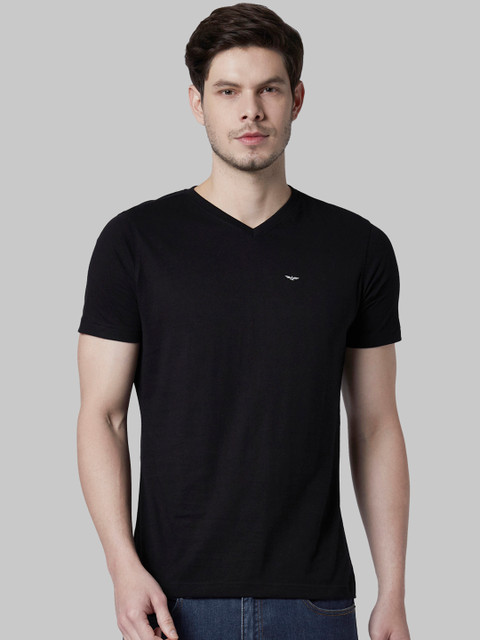

Park Avenue Men Black Solid V-Neck T-shirt