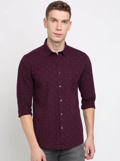 

Crocodile Men Maroon & Off-White Twill Weave Slim Fit Printed Casual Shirt