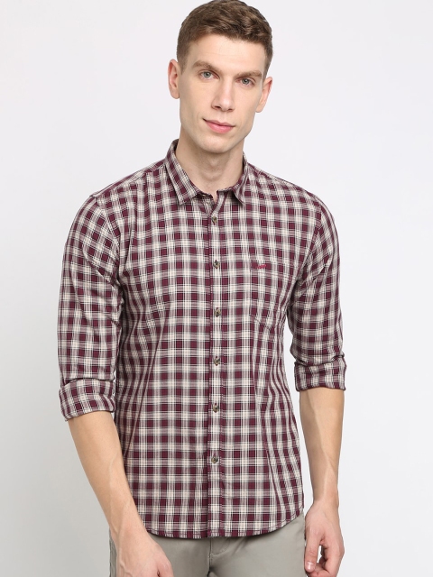 

Crocodile Men Maroon & Beige Chambray Weave Slim Fit Checked Casual Shirt