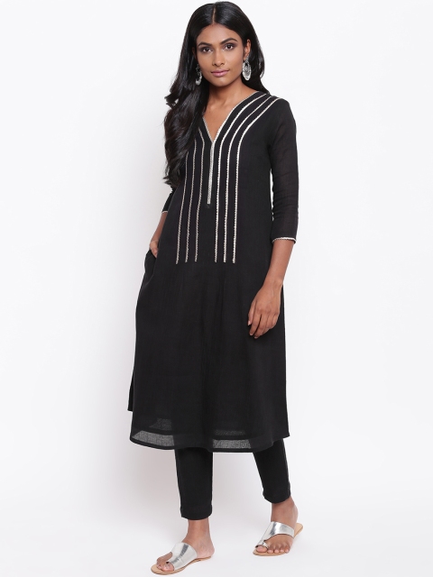 

trueBrowns Women Black Striped Kurta with Pyjamas