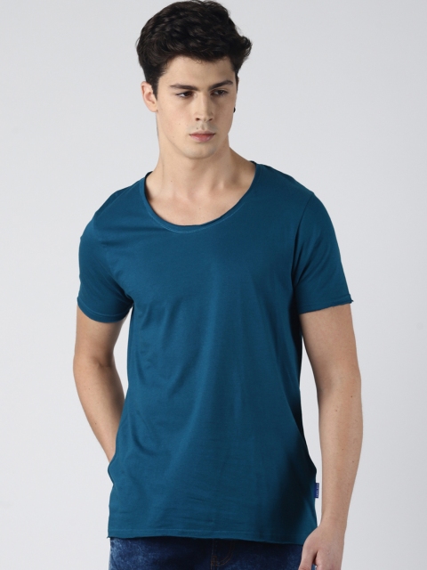 

Blue Saint Men Blue Solid Round Neck T-shirt