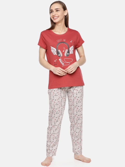 

Ellete Women Red & Off-White Printed Night suit, Peach
