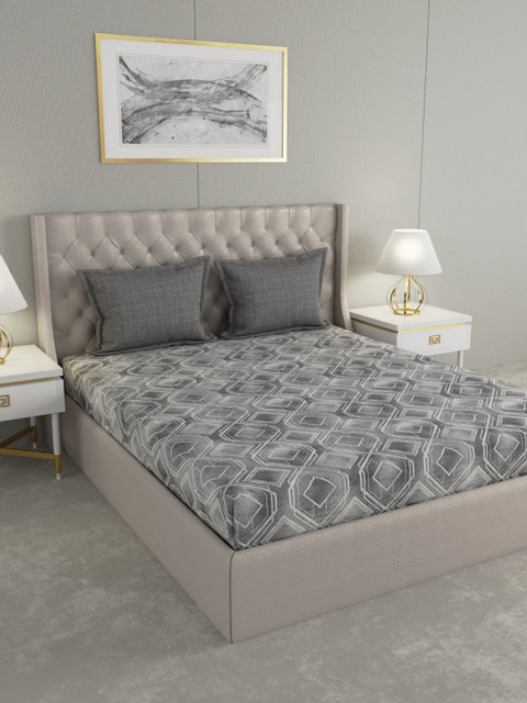

GM Grey Geometric 180 TC Cotton 1 Extra Large Bedsheet with 2 Pillow Covers