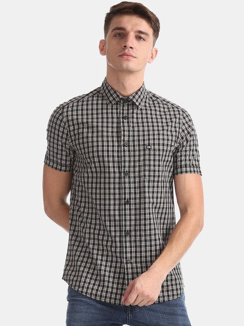 

Arrow Men Black & Beige Slim Fit Checked Casual Shirt
