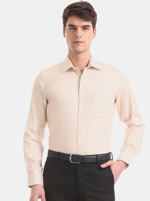 

Arrow Men Peach-Coloured & White Regular Fit Checked Formal Shirt