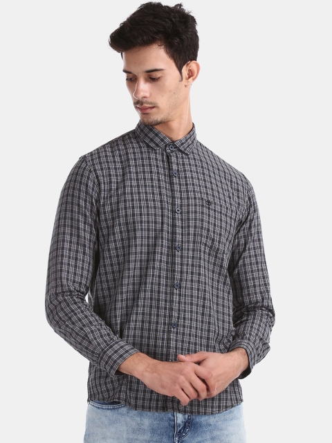 

Ruggers Men Grey Regular Fit Checked Casual Shirt