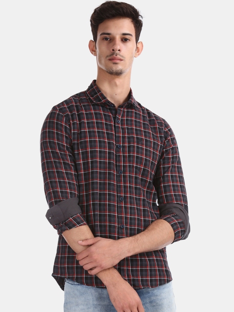 

Ruggers Men Grey Regular Fit Checked Casual Shirt