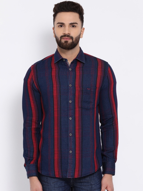 

Crimsoune Club Men Navy Blue & Red Slim Fit Checked Casual Shirt