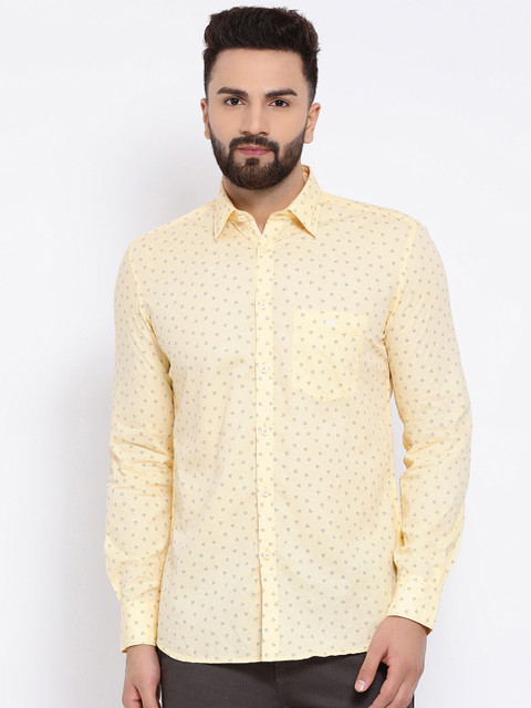 

Crimsoune Club Men Yellow Slim Fit Printed Casual Shirt