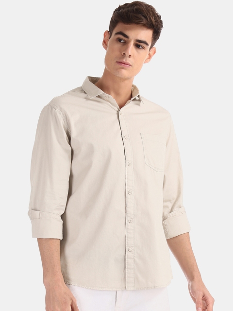 

Ruggers Men Beige Regular Fit Solid Casual Shirt