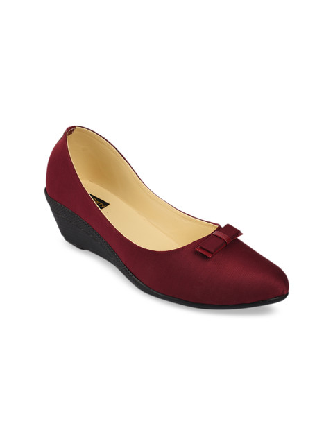 

WOMENS BERRY Women Maroon Solid Wedges