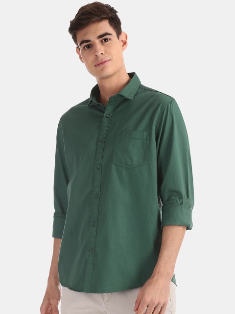 

Ruggers Men Green Regular Fit Solid Casual Shirt