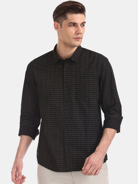

Ruggers Men Black Regular Fit Printed Casual Shirt