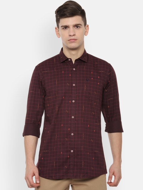 

Solly Jeans Co. Men Maroon Regular Fit Checked Casual Shirt