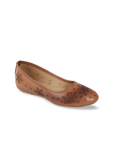

WOMENS BERRY Women Tan Textured Ballerinas