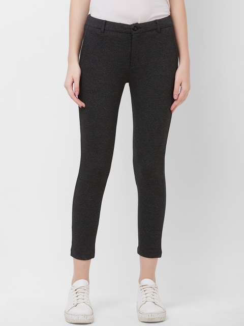 

109F Women Black Solid Treggings
