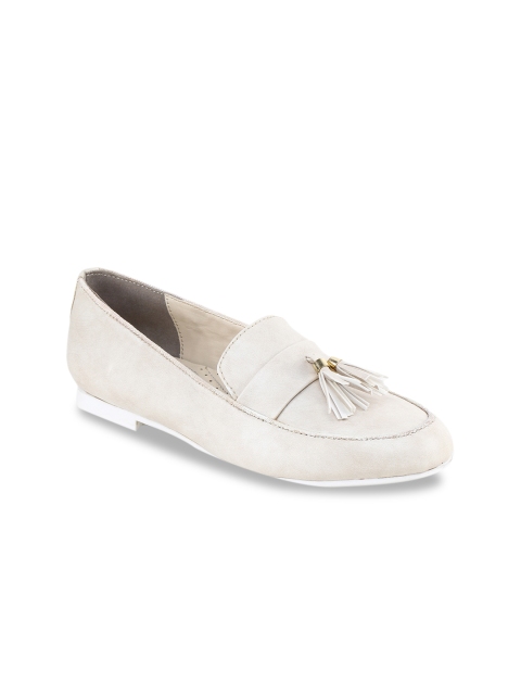 

Bruno Manetti Women Cream-Coloured Solid Ballerinas