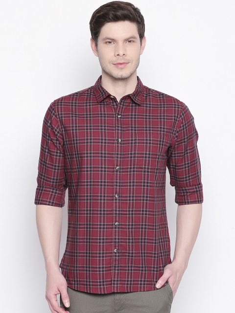 

BYFORD by Pantaloons Men Maroon & Blue Slim Fit Checked Casual Shirt