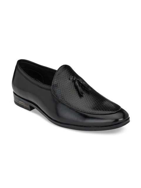 

Fentacia Men Black Tassel Textured Loafers