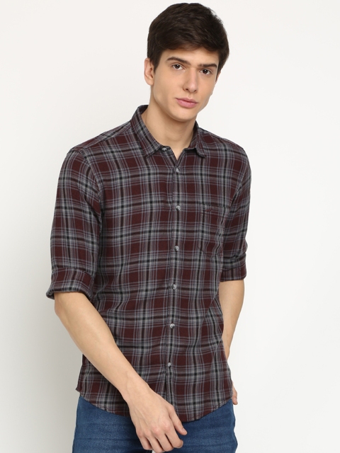 

Crocodile Men Maroon & Black Slim Fit Checked Casual Shirt
