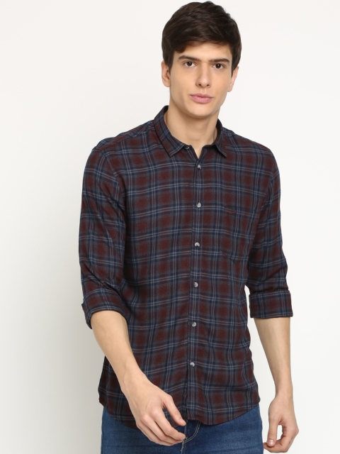 

Crocodile Men Maroon & Navy Blue Slim Fit Checked Casual Shirt