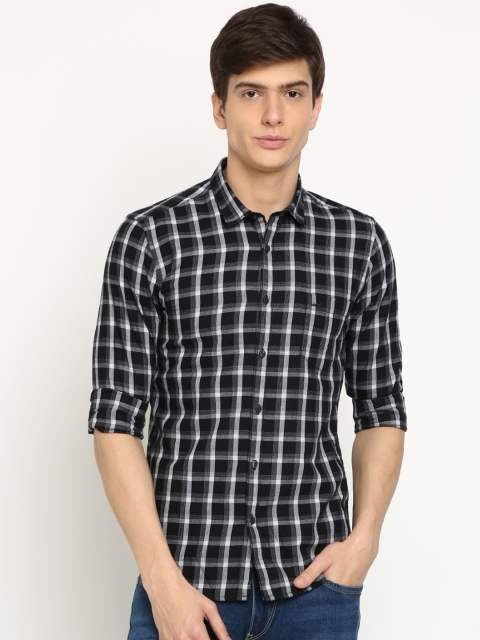 

Crocodile Men Black & Off-White Slim Fit Checked Casual Shirt