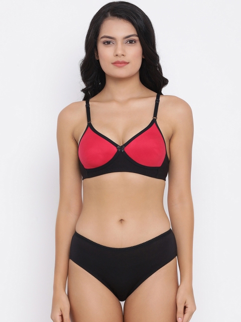 

Clovia Women Black & Pink Solid Lingerie Set COMBBP35532B