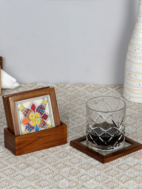 

VarEesha Set of 4 Brown & White Printed Teak Wood Hand-made Coasters With Holder