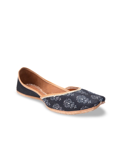 Jivaana Women Black Printed Leather Mojaris
