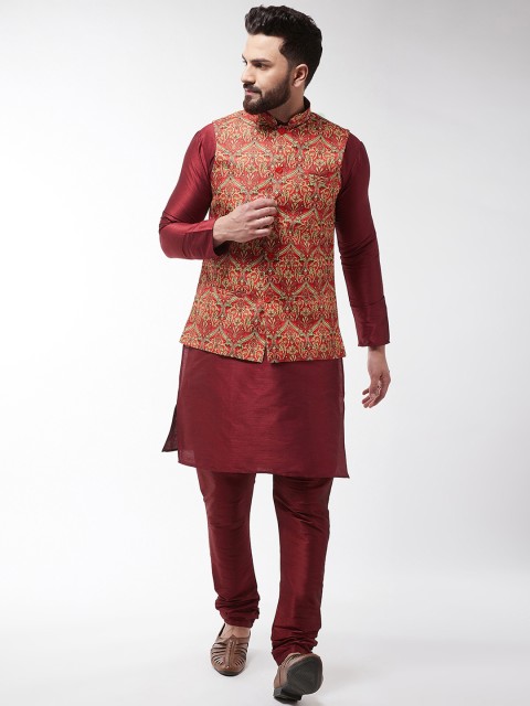 

SOJANYA Men Maroon & Green Printed Kurta with Churidar & Nehru Jacket