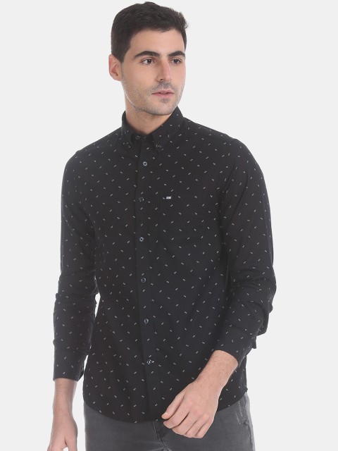 

Arrow Men Black & White Slim Fit Printed Casual Shirt