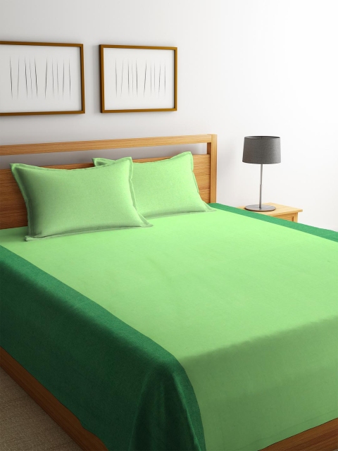

KLOTTHE Green Solid Double Bed Cover With 2 Pillow Covers