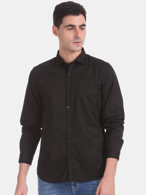 

Ruggers Men Black Regular Fit Solid Casual Shirt