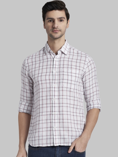 

Parx Men White & Red Slim Fit Checked Casual Shirt