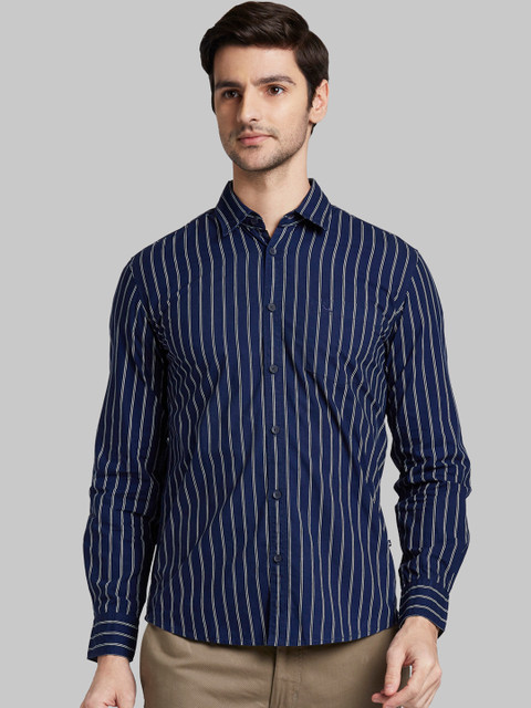 

Parx Men Navy Blue & White Slim Fit Striped Casual Shirt