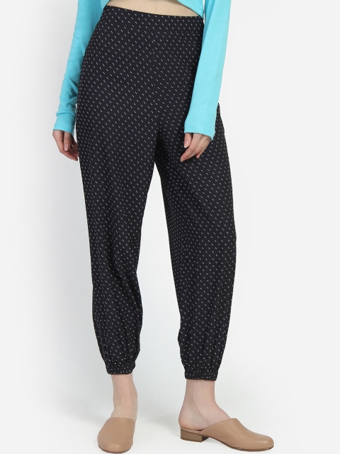 

Yaadleen Women Black & White Regular Fit Printed Joggers