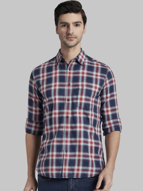 

Parx Men Navy Blue & Off-White Slim Fit Checked Casual Shirt